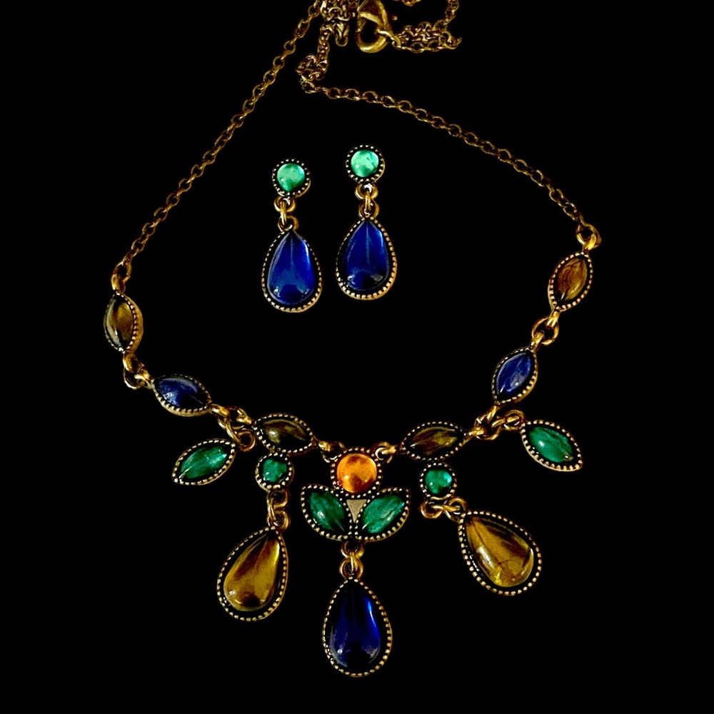 Avon SAQ gemstone necklace and earrings set